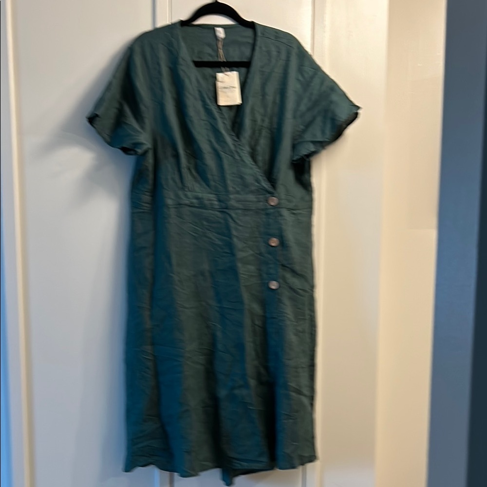 Grae Cove Elegant Green Wrap Dress